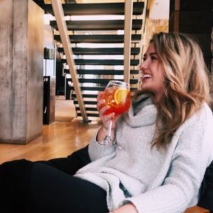 Meet your Posher, Chloe